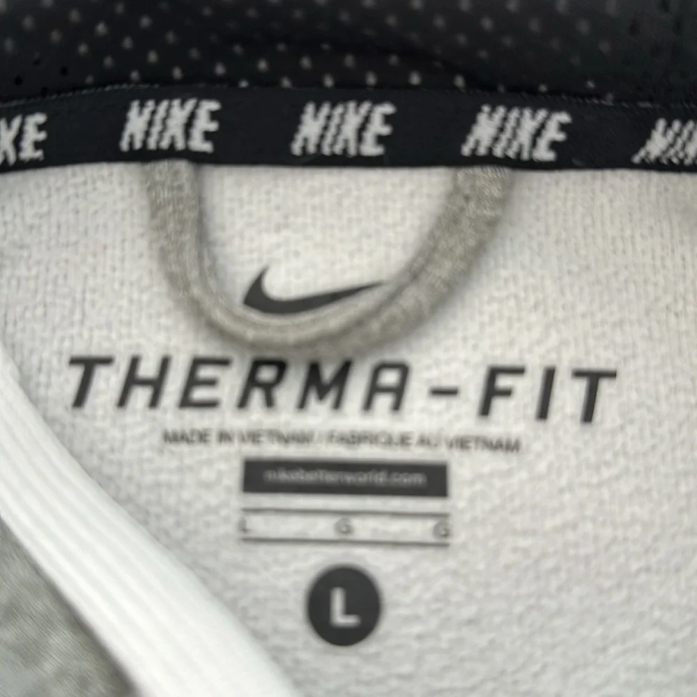 Nike men’s hoodie men’s thermal – fit grey and black size L, smoke free home.